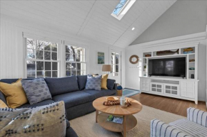 Sea Glass Cottage-in the heart of Clinton Harbor!
